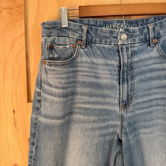 American Eagle Strigid Curvy Super High-Waisted
Baggy Straight Jean - Picture 3 of 8